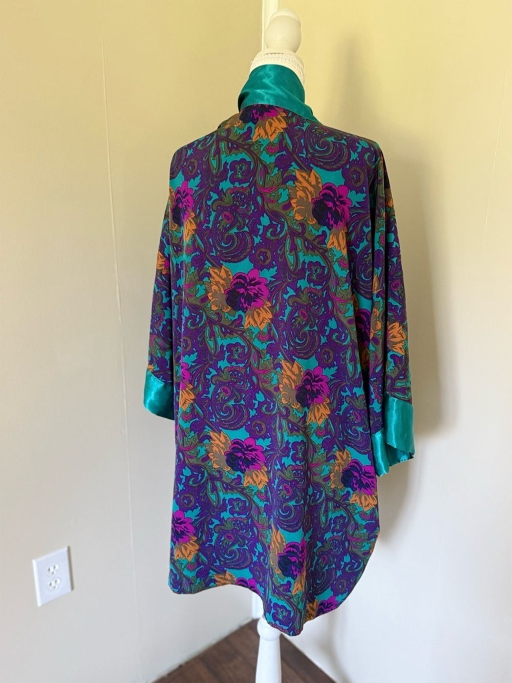 Vintage 80s Victorias Secret Gold Label Floral Kimono Satin Silk Robe - Picture 2 of 7